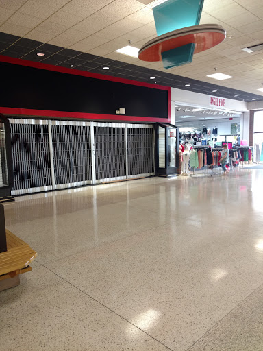 Shopping Mall «Sun-Vet Mall», reviews and photos, 5801 Sunrise Hwy, Holbrook, NY 11741, USA