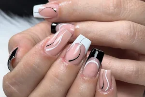 Fabulosa Nails image
