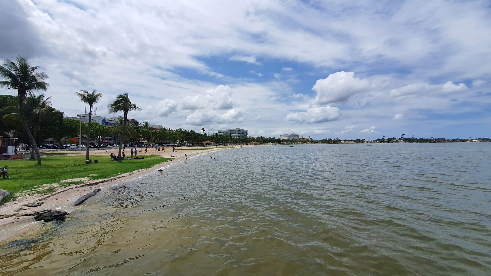 Φωτογραφία του Praia da Pontinha με φωτεινή άμμος επιφάνεια