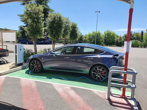 Borne de recharge de véhicules électriques Intermarché Charging Station Saint-Siméon-de-Bressieux