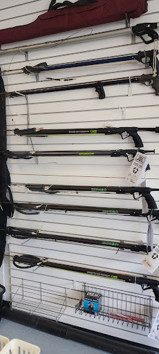 SCUBA Instructor «WOODS & WATER OUTDOOR SPORTS CENTER», reviews and photos, 124 Edwards Ave, Brandon, FL 33510, USA