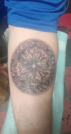 Explore band tattoo ideas, creative tattoo ideas in Fort Dodge, available at Black Diamond Tattoo Studio