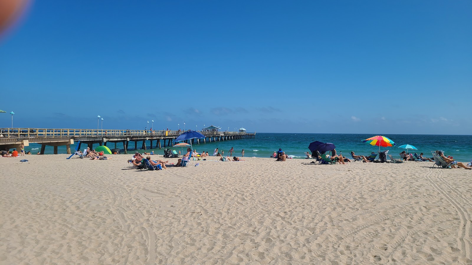 Fotografie cu Anglin's Pier beach zonele de facilități