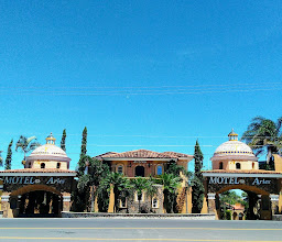 White House Motel photo