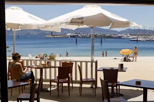 Hotel O Son do Mar Playa image