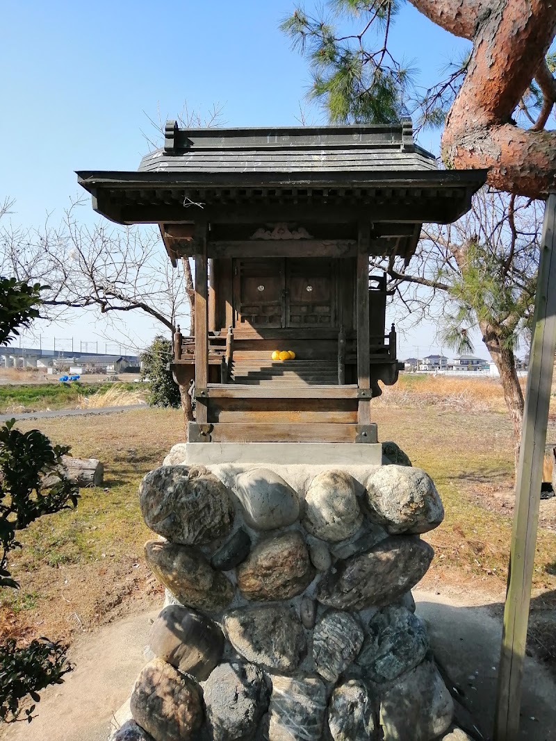 稲荷神社(川面)
