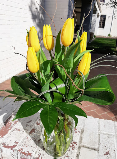 Florist «K & M Floral & Interior Plant Designs», reviews and photos, 537 Main St, Woodland, CA 95695, USA