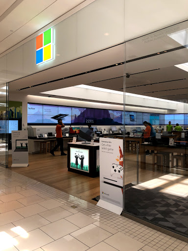 Microsoft Store - Aventura Mall, 19575 Biscayne Blvd #1565, Aventura, FL 33180, USA, 