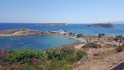Tourkomnima beach'in fotoğrafı birden fazla küçük koy ile birlikte