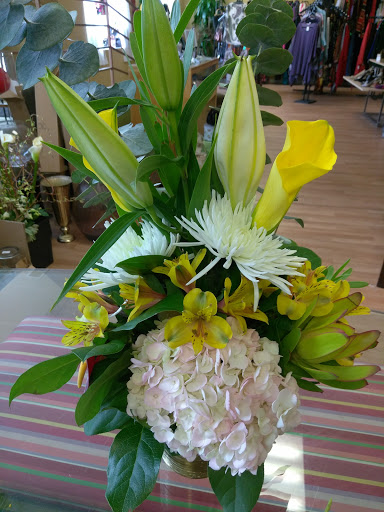 Florist «Plump Chicago Flower Shop», reviews and photos, 411 E Oakwood Blvd, Chicago, IL 60653, USA