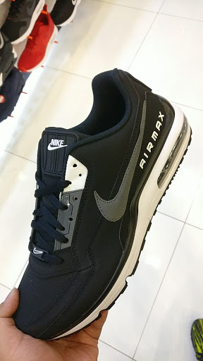 Sporting Goods Store «Nike Factory Store», reviews and photos, 3000 Grapevine Mills Pkwy #611, Grapevine, TX 76051, USA