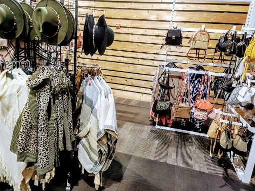 Shoe Store «DSW Designer Shoe Warehouse», reviews and photos, 2155 22nd St, Oak Brook, IL 60523, USA