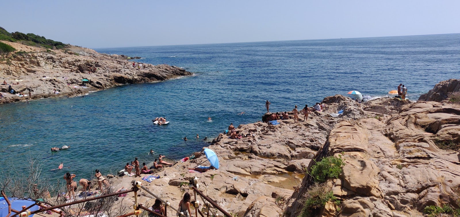 Φωτογραφία του Spiaggia di Calafuria με ευθεία ακτή
