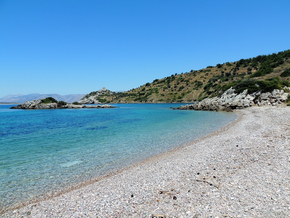 Fotografie cu Didima beach cu o suprafață de pietricel ușor