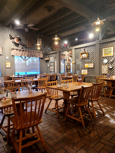 American Restaurant «Cracker Barrel Old Country Store», reviews and photos, 2075 Hylan Dr, Rochester, NY 14623, USA