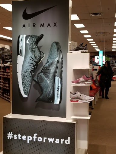 Shoe Store «Famous Footwear», reviews and photos, 32 Main Ave, Clifton, NJ 07014, USA