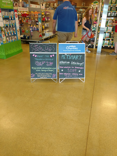 Pet Supply Store «PetSmart», reviews and photos, 162 S Gary Ave, Bloomingdale, IL 60108, USA