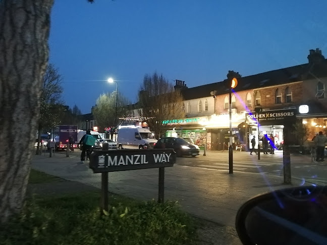 Reviews of Manzil Way Gardens in Oxford - Parking garage