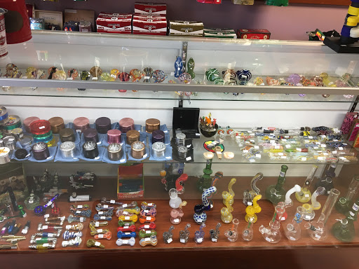 Tobacco Shop «Kittery Discount Smoke Shop», reviews and photos, 99 State Rd, Kittery, ME 03904, USA