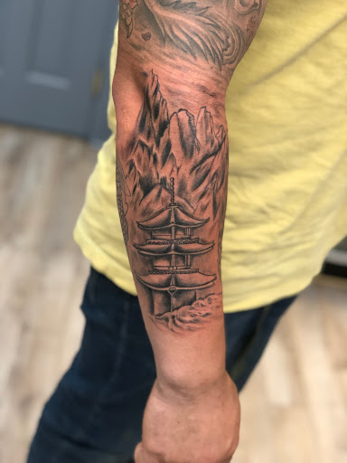 Tattoo Shop «Full Moon Tattoo», reviews and photos, 98 Lockwood Ave, Yonkers, NY 10701, USA