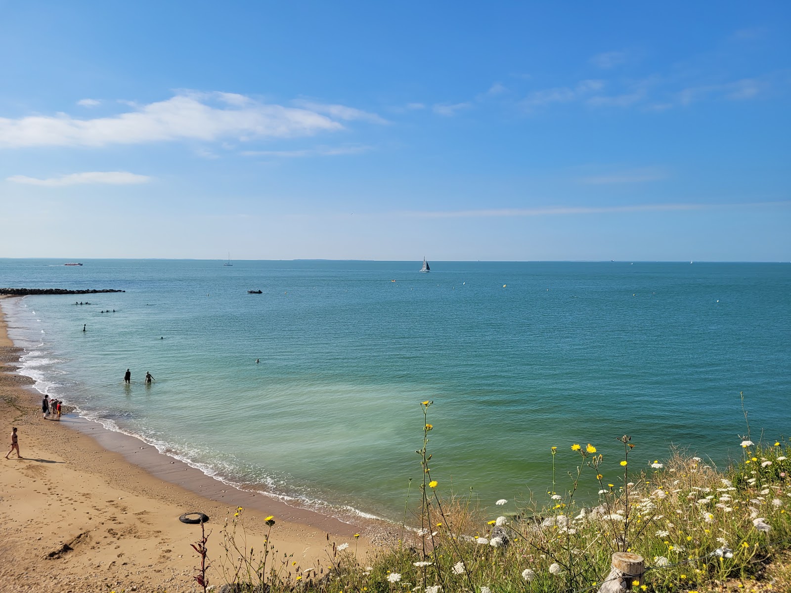 Plage Chef de Baie'in fotoğrafı çok temiz temizlik seviyesi ile
