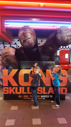 Movie Theater «Regal Cinemas Shiloh Crossing 18», reviews and photos, 10400 E. US 36, Avon, IN 46168, USA