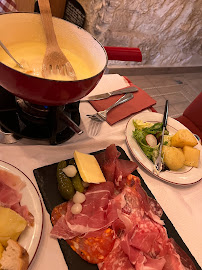 Raclette du Restaurant français Le Vieux Bistrot : Spécialité Fromage, Fondue , Raclette, Pierrades à Paris - n°4