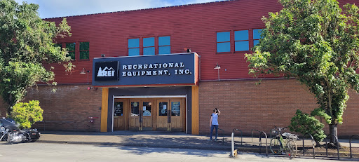 REI, 306 Lawrence St, Eugene, OR 97401, USA, 