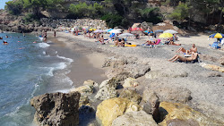 Photo of Cala de les Sirenes and the settlement