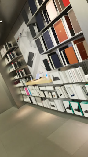 Computer Store «Apple Willow Grove Park», reviews and photos, 2500 W Moreland Rd, Willow Grove, PA 19090, USA