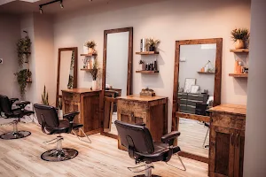 Overhaul Salon image