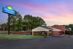Days Inn & Suites by Wyndham Rocky Mount Golden East image