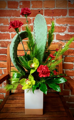 Florist «K & M Floral & Interior Plant Designs», reviews and photos, 537 Main St, Woodland, CA 95695, USA