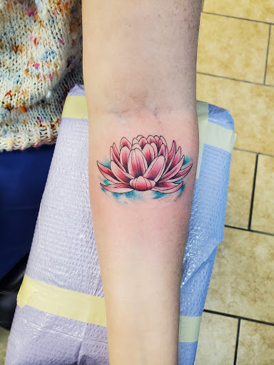 Tattoo Shop «Konkrete Jungle Kustom Tattoo», reviews and photos, 6590 Old Waterloo Rd, Elkridge, MD 21075, USA