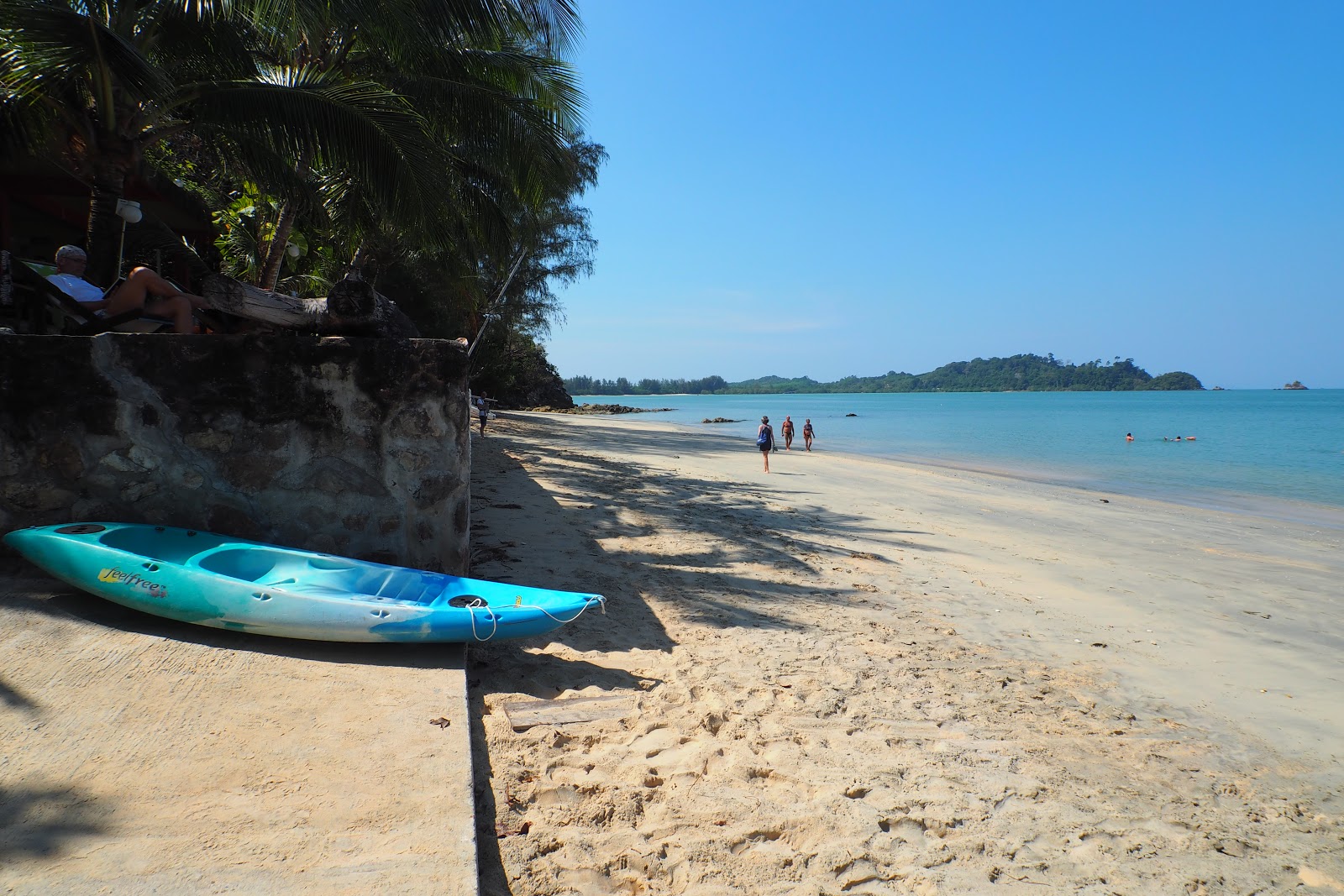 Muang Beach的照片 带有碧绿色纯水表面