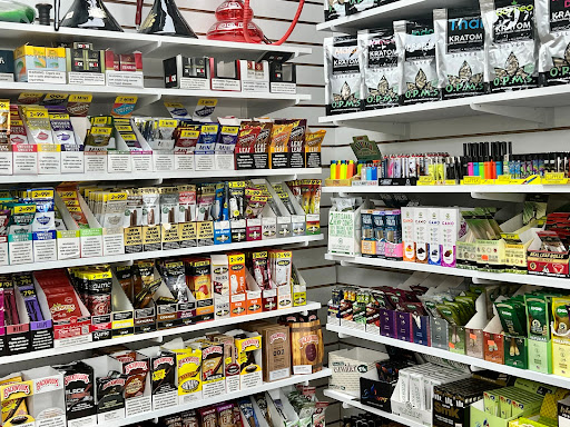 Tobacco Shop «Smoke Tokz Head Shop KC», reviews and photos, 1263 W 103rd St, Kansas City, MO 64114, USA