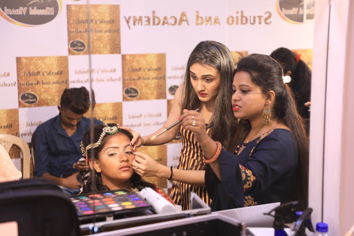 TrueStylez Govt.Authorized Beauty Academy. Beauty Parlour course in mumbai. Beautician Course in Mumbai