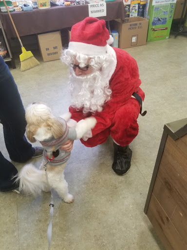 Pet Supply Store «Unleashed by Petco», reviews and photos, 8412 Georgia Ave, Silver Spring, MD 20910, USA