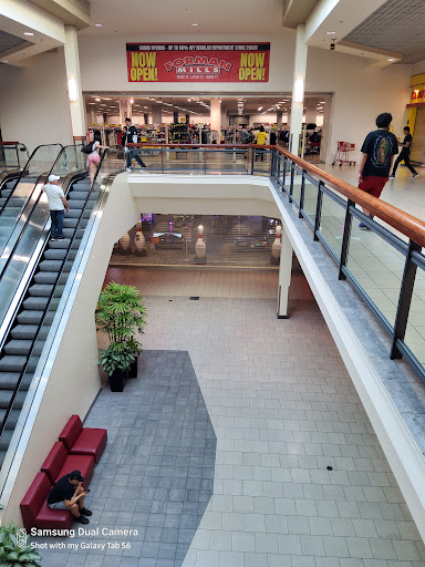 Shopping Mall «North Riverside Park Mall», reviews and photos, 7501 W Cermak Rd, N Riverside, IL 60546, USA