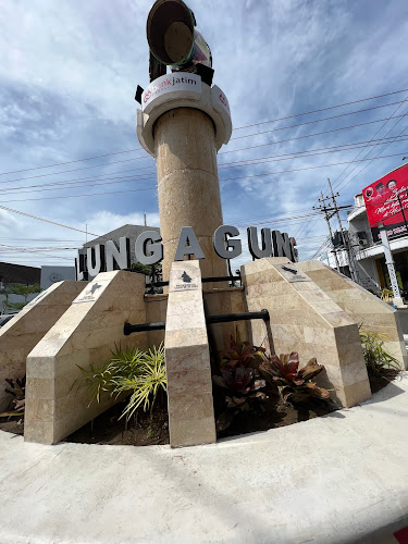 Tugu Jam Perempatan TT ( Tulungagung Theater)