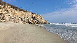 Mojon beach'in fotoğrafı ve yerleşim