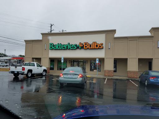 Car Battery Store «Batteries Plus Bulbs», reviews and photos, 2709 Battleground Ave, Greensboro, NC 27408, USA