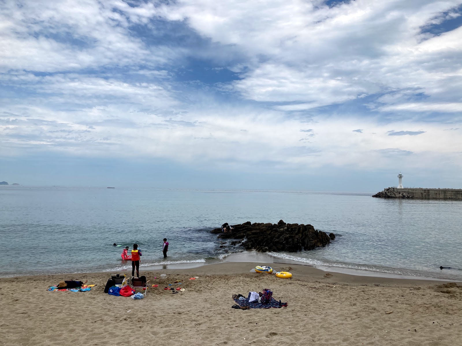 Foto de Munam Beach com uma linha costeira espaçosa