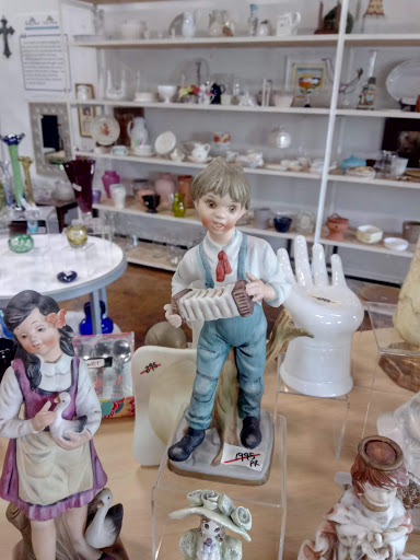 Thrift Store «Bridge House Thrift Store», reviews and photos, 4243 Earhart Blvd, New Orleans, LA 70130, USA