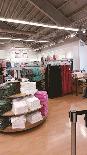 Clothing Store «Gap Outlet», reviews and photos, 470 Evergreen Ct, Central Valley, NY 10917, USA