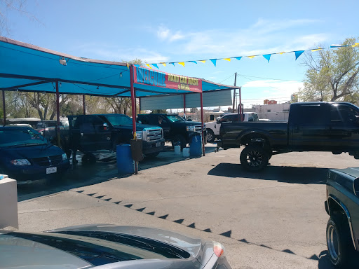 Isra's Hand Car Wash en El Paso