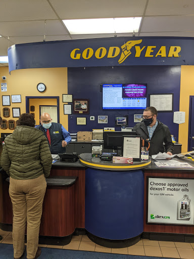 Auto Repair Shop «Hogan & Sons Tire and Auto», reviews and photos, 46970 Community Plaza, Sterling, VA 20164, USA