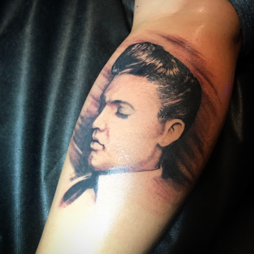 Tattoo Shop «Artistic Theories Tattoo & Gallery», reviews and photos, 247 Genesis Way, North Aurora, IL 60542, USA