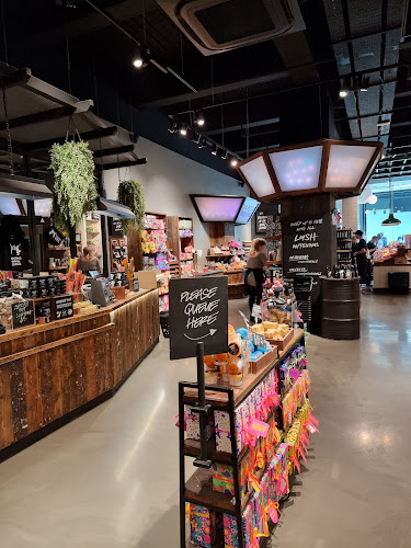 Reviews of LUSH Manchester Arndale in Manchester - Cosmetics store