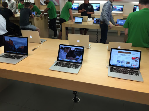 Computer Store «Apple Country Club Plaza», reviews and photos, 227 Nichols Rd, Kansas City, MO 64112, USA